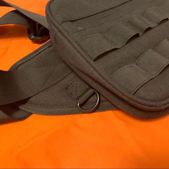 Hyke - Limited Editon - Sling Bag - Picture 6 of 14